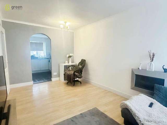 2 bed flat for sale