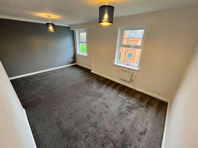 2 bed flat for sale