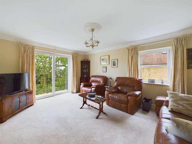 3 bed flat for sale