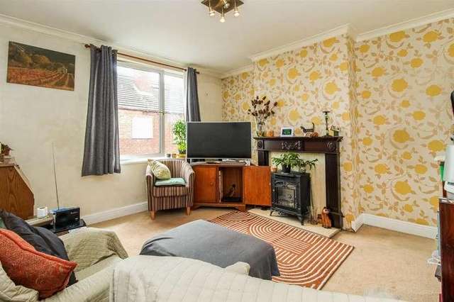 2 bed flat for sale