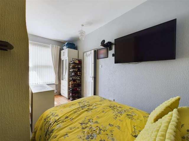 2 bed flat for sale