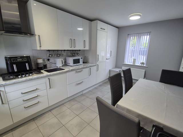 3 bedroom  Detached house