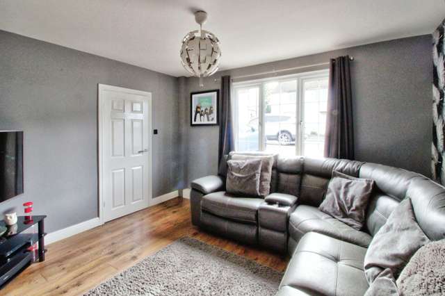 3 bedroom  Semi-detached house