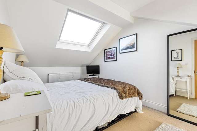 Flat For Sale in London, England