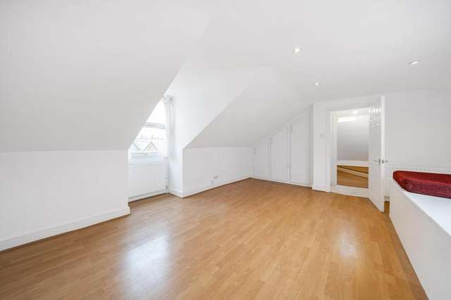 Flat For Sale in London, England