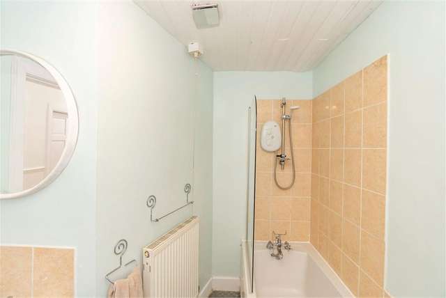1 Bed Flat - First Floor with 2 Reception Rooms