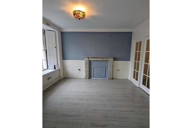 2 Bed Flat - Basement with 1 Reception Room