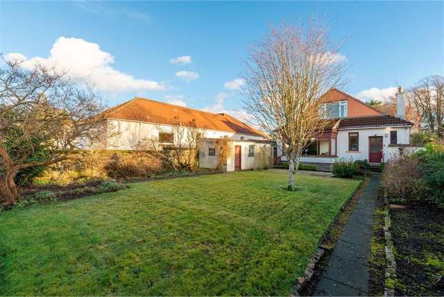 3 Bed Bungalow - Detached with 2 Reception Rooms