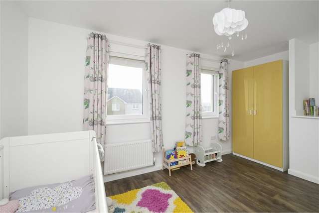 4 Bed House - Detached with 1 Reception Room