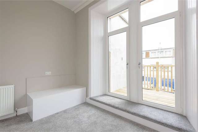 4 Bed Flat - Upper with 1 Reception Room