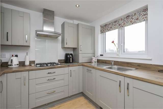 3 Bed House - End Terraced with 1 Reception Room