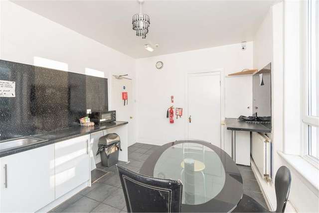 6 Bed Flat - Double Upper with 1 Reception Room