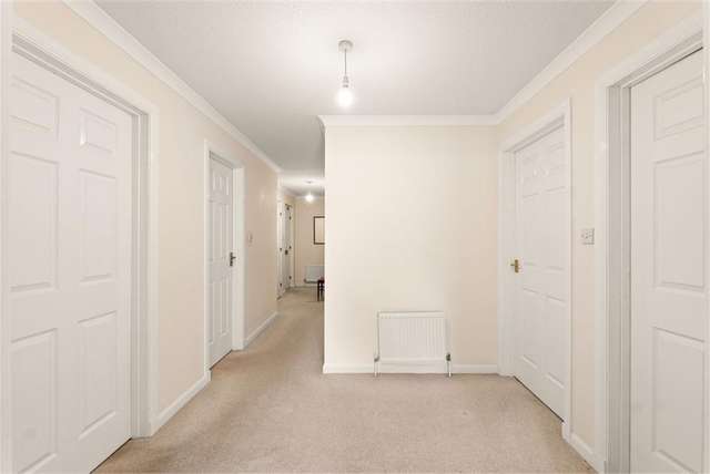 3 Bed Flat - First Floor with 1 Reception Room