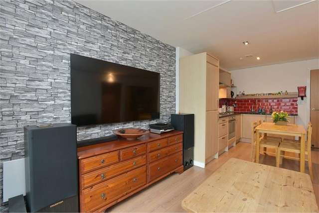 2 Bed Flat - Ground Floor with 1 Reception Room