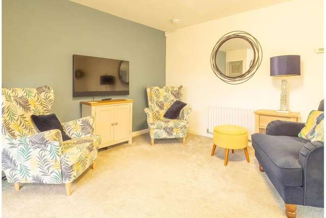 2 Bed Flat - Ground Floor with 1 Reception Room