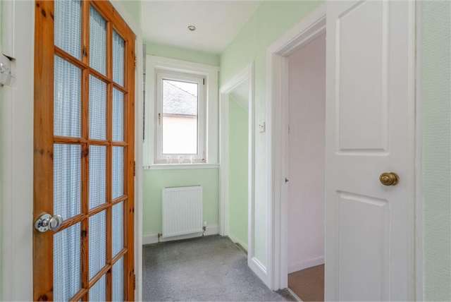 2 Bed Flat - Upper with 1 Reception Room