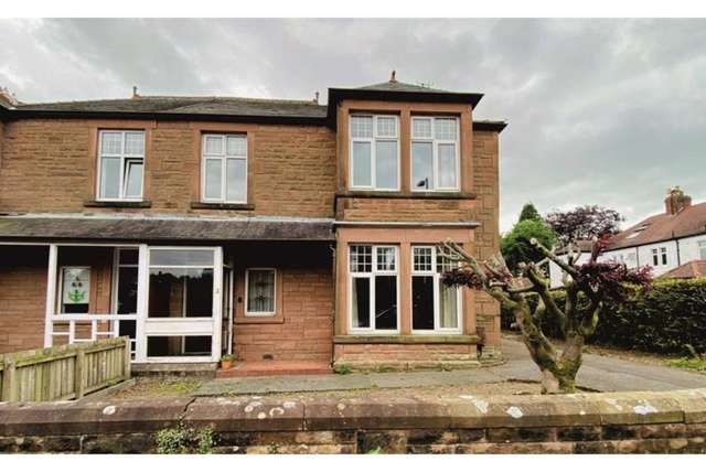 4 Bed House - Semi Detached with 3 Reception Rooms