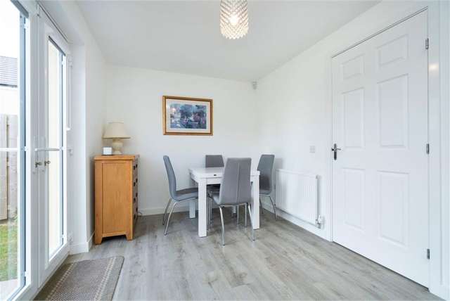 3 Bed House - Detached with 1 Reception Room