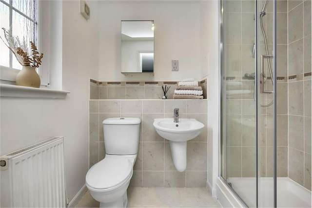 2 Bed Flat - Upper with 1 Reception Room