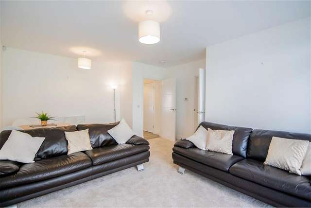 2 Bed Flat - Ground Floor with 1 Reception Room