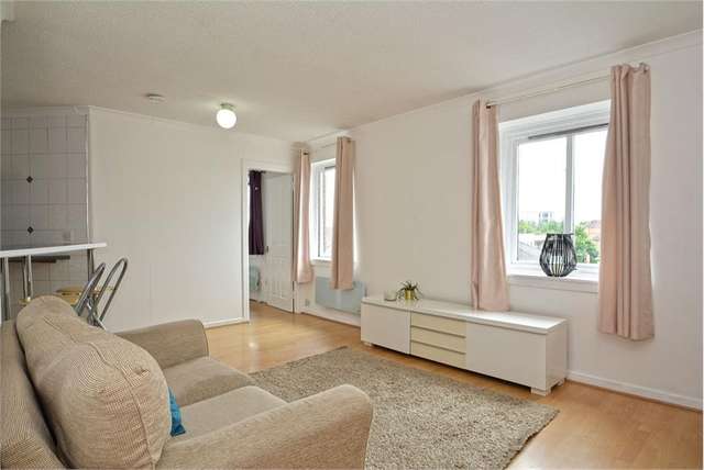 1 Bed Flat - Top Floor with 1 Reception Room