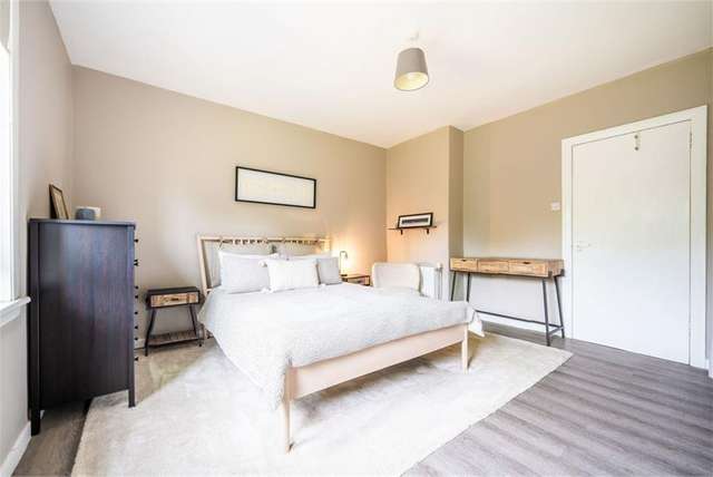 3 Bed Flat - Upper with 1 Reception Room