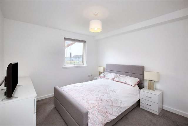 2 Bed Flat - First Floor with 1 Reception Room