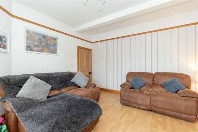 4 Bed Bungalow - Semi-Detached with 2 Reception Rooms