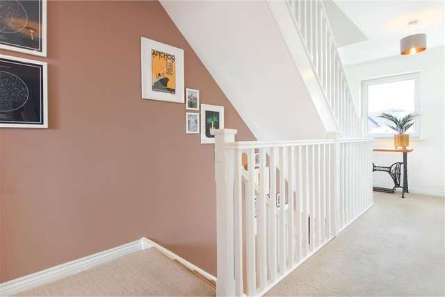 4 Bed House - Townhouse with 2 Reception Rooms