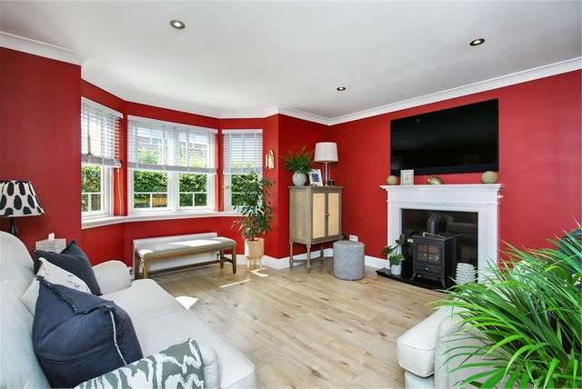 2 Bed Flat - Ground Floor with 1 Reception Room