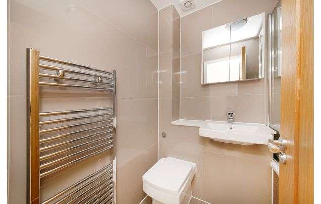 Rent 1 bedroom flat of 41 m² in London