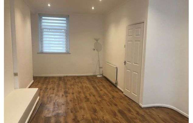 Terraced house to rent in Thomas Street, Caerphilly CF83