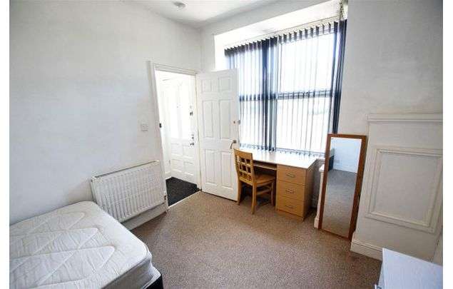 Rent 6 bedroom flat in Birmingham