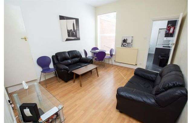 Rent 4 bedroom flat in West Midlands