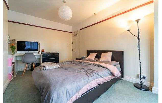 Rent 4 bedroom flat in Birmingham