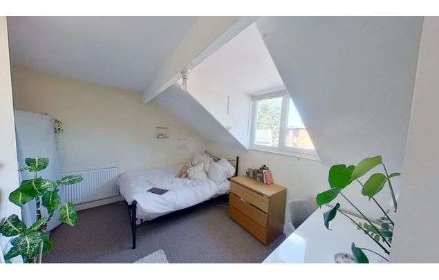 Rent 4 bedroom house of 114 m² in Leeds
