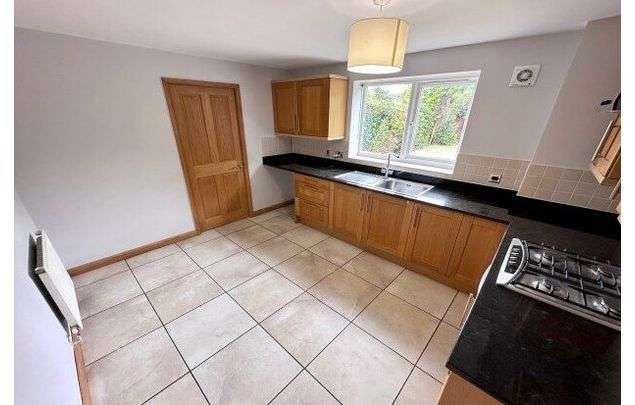 Rent 4 bedroom flat in East Midlands