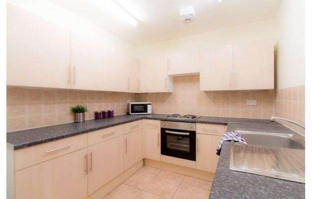 Rent 5 bedroom flat in Yorkshire And The Humber