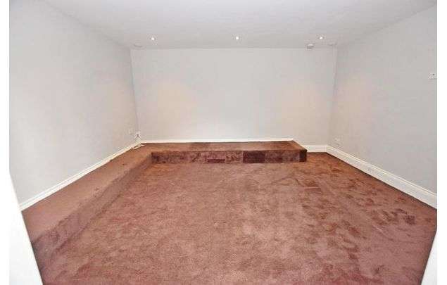 Rent 2 bedroom flat in West Midlands