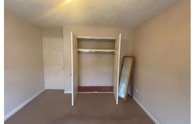 Rent 4 bedroom flat in West Midlands