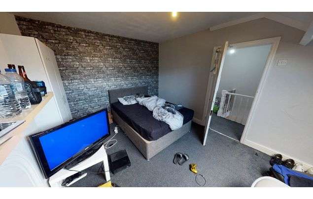Rent 1 bedroom student apartment in 52