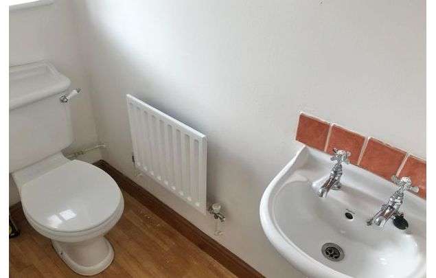 Rent 3 bedroom flat in Leeds