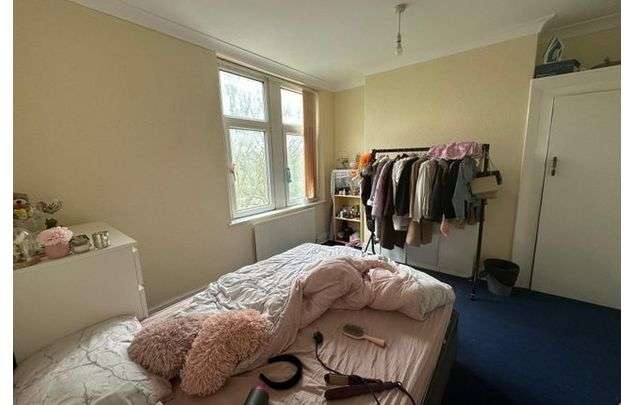 Rent 6 bedroom house in Yorkshire And The Humber