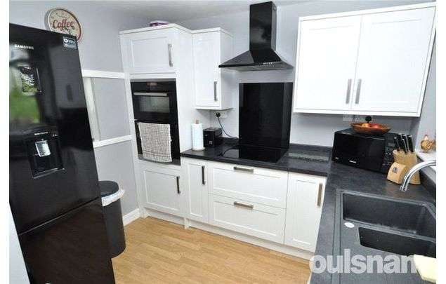 Rent 2 bedroom flat in West Midlands