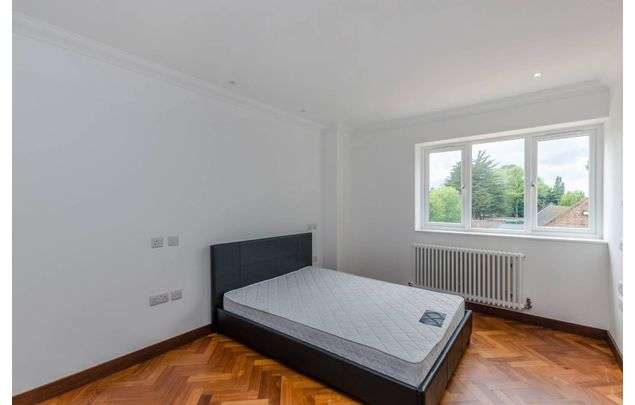 Rent 3 bedroom flat in London