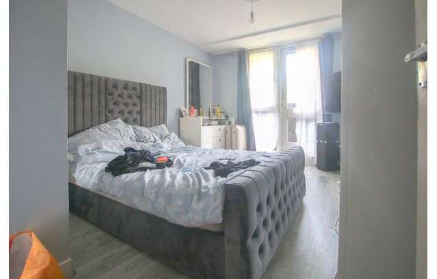 Rent 3 bedroom flat in London