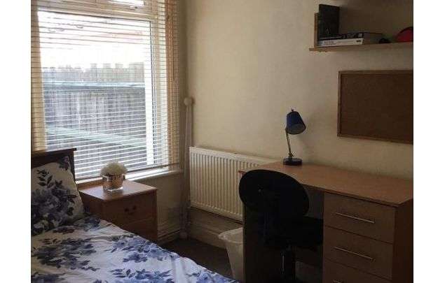 Rent 5 bedroom house in West Midlands