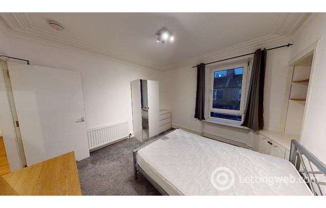 Rent 3 bedroom flat in Aberdeen