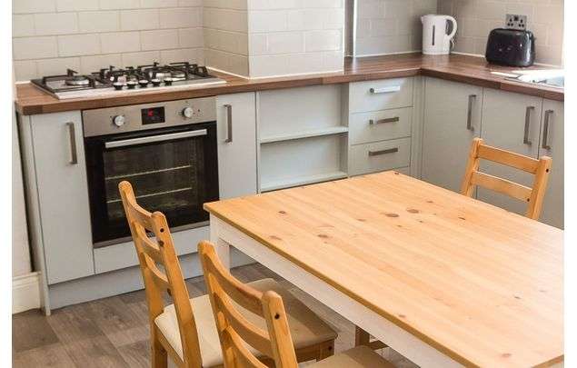 Rent 6 bedroom house in Leeds