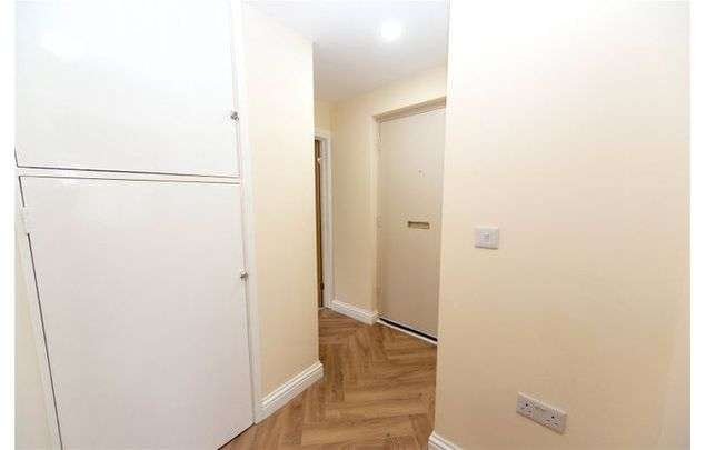 Rent 2 bedroom flat in Cardiff